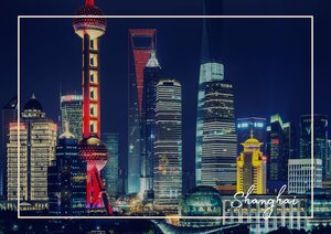 Shanghai überzeugt mit seinem lebendigen Nachtleben, hier sieht man die Skyline mit vielen bunten und leuchtenden Reklamen, die die Stadt erhellen und eine ganz besondere Atmosphäre schaffen.