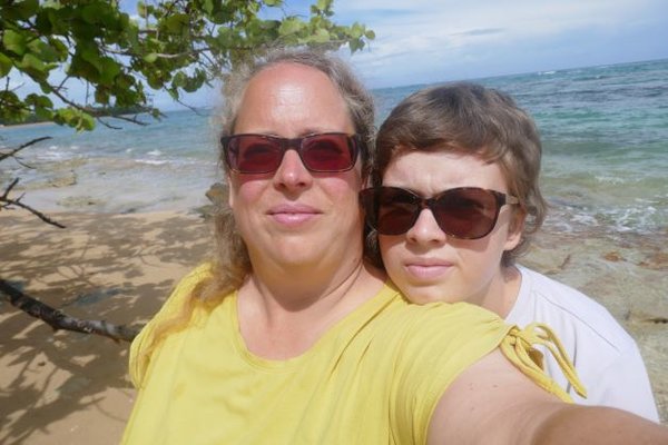 Andrea und Liam am Strand in der Dominikanischen Republik