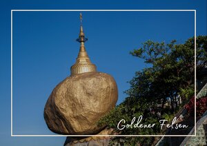 Der Golden Rock ruht auf einem schmalen Felsvorsprung und trägt seine goldene Stupa hoch über der Umgebung. Die markante Form des Steins und die klare Himmelskulisse lenken den Blick direkt auf dieses ungewöhnliche religiöse Bauwerk.